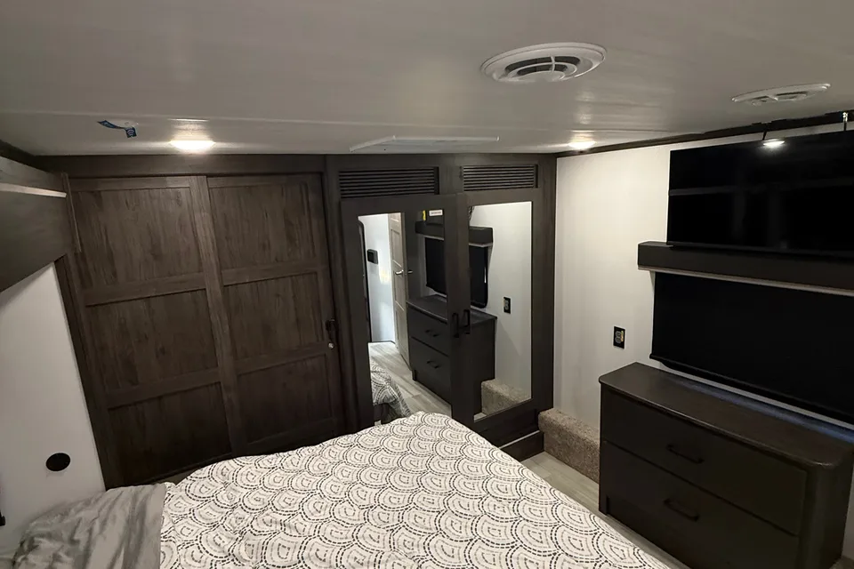 2025 Kings Kastle RV Dog friendly, DELIVER AND SET UP ONLY