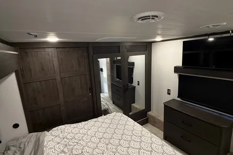 2025 Kings Kastle RV Dog friendly, DELIVER AND SET UP ONLY