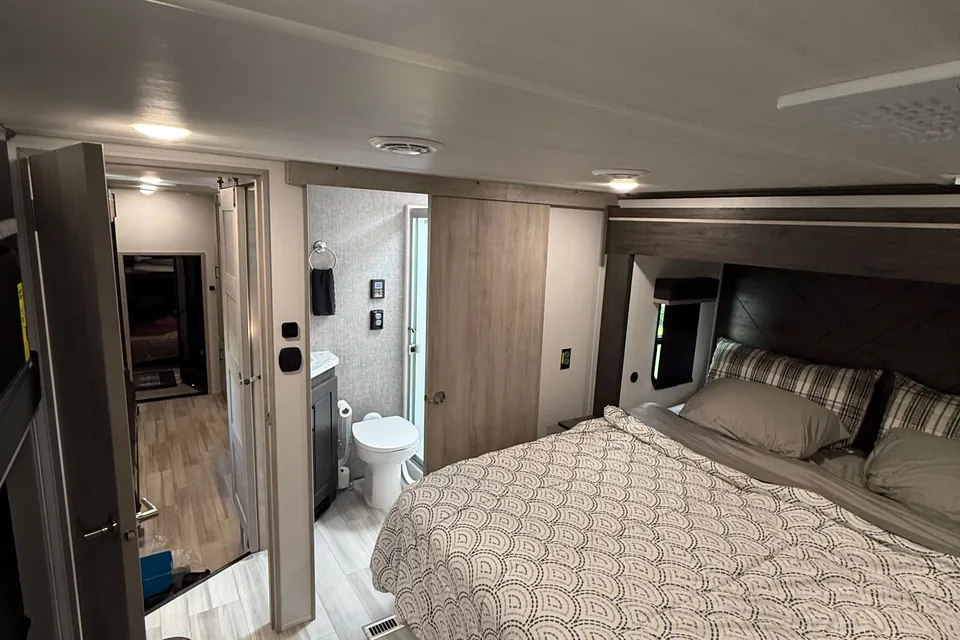 2025 Kings Kastle RV Dog friendly, DELIVER AND SET UP ONLY