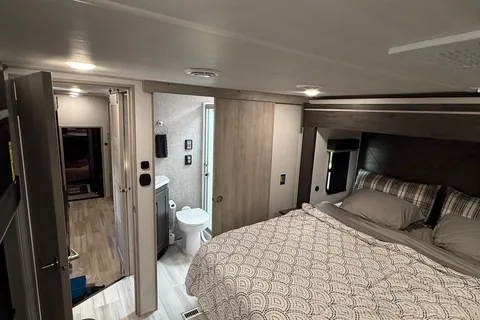 2025 Kings Kastle RV Dog friendly, DELIVER AND SET UP ONLY