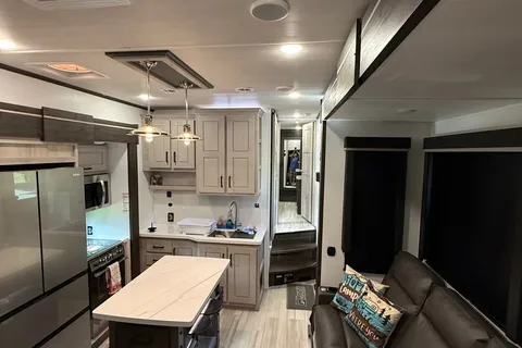 2025 Kings Kastle RV Dog friendly, DELIVER AND SET UP ONLY