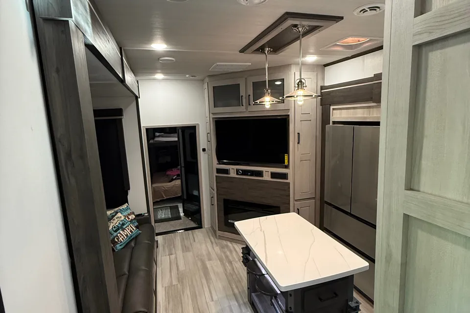 2025 Kings Kastle RV Dog friendly, DELIVER AND SET UP ONLY
