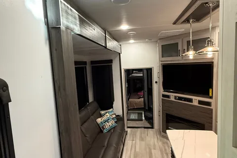 2025 Kings Kastle RV Dog friendly, DELIVER AND SET UP ONLY