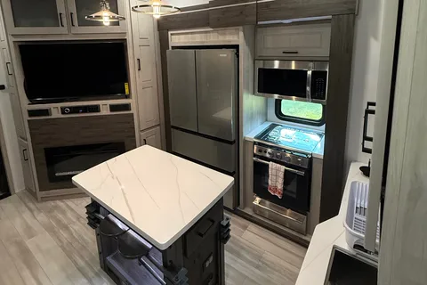 2025 Kings Kastle RV Dog friendly, DELIVER AND SET UP ONLY