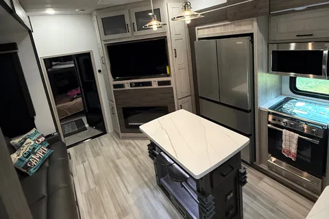 2025 Kings Kastle RV Dog friendly, DELIVER AND SET UP ONLY
