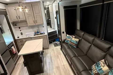 2025 Kings Kastle RV Dog friendly, DELIVER AND SET UP ONLY