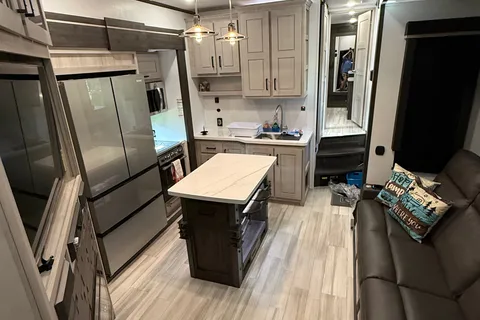 2025 Kings Kastle RV Dog friendly, DELIVER AND SET UP ONLY
