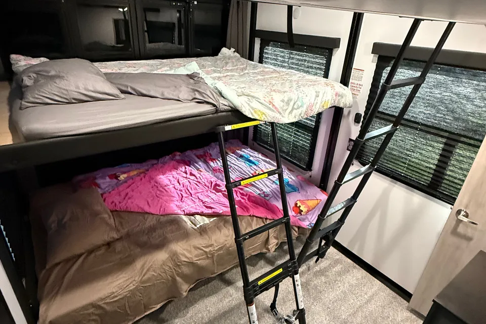 2025 Kings Kastle RV Dog friendly, DELIVER AND SET UP ONLY