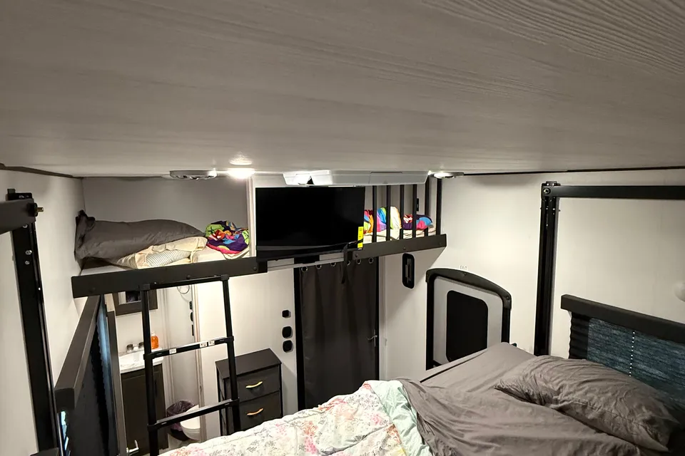 2025 Kings Kastle RV Dog friendly, DELIVER AND SET UP ONLY