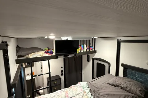 2025 Kings Kastle RV Dog friendly, DELIVER AND SET UP ONLY