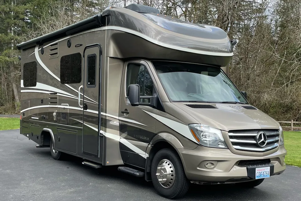 2017 Diesel Dynamax Isata 3 Class C