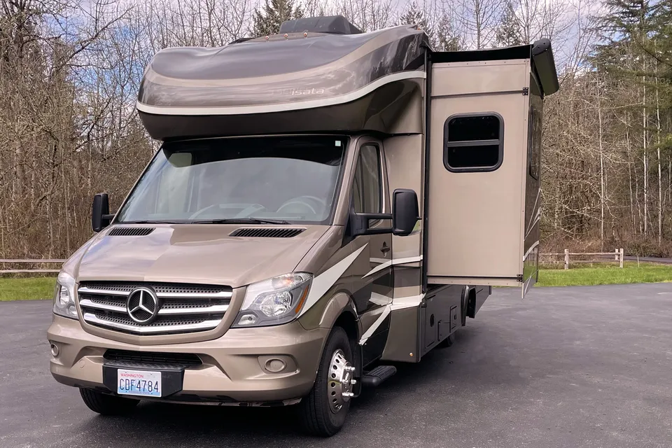 2017 Diesel Dynamax Isata 3 Class C