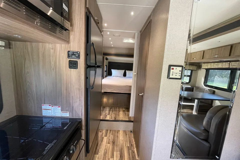 2017 Diesel Dynamax Isata 3 Class C