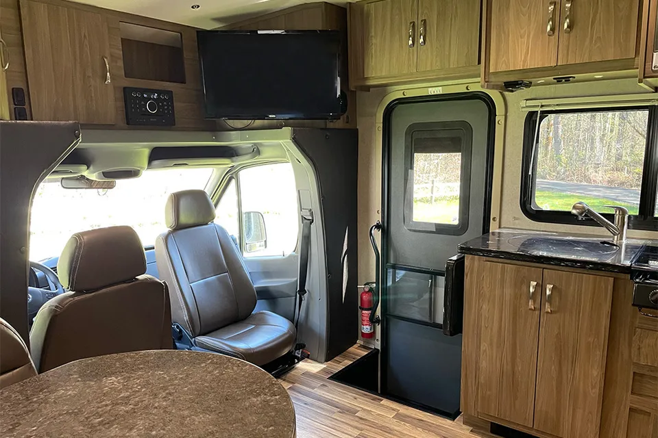 2017 Diesel Dynamax Isata 3 Class C