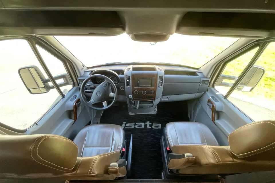 2017 Diesel Dynamax Isata 3 Class C