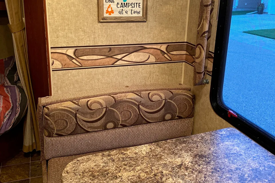 Hilary the 2nd - Clean 28’ Travel Trailer