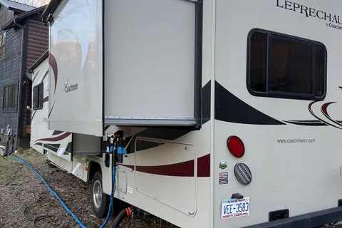 Lucky Coachmen Leprechaun Class C