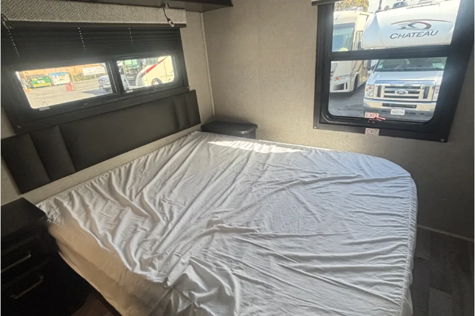 C14 2022 Entegra Coach Odyssey