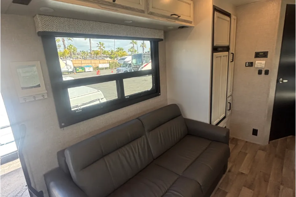 C14 2022 Entegra Coach Odyssey