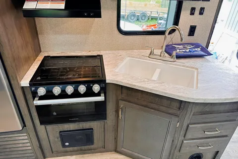 2021 26ft Travel Trailer