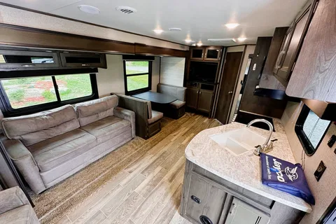2021 26ft Travel Trailer