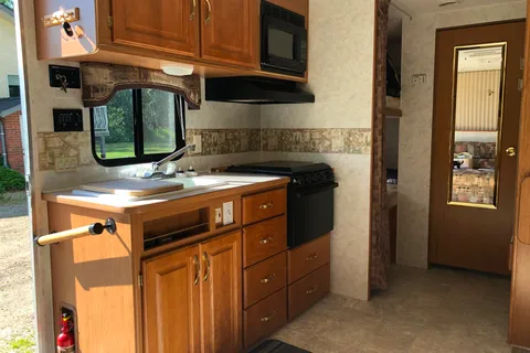 Bret's Triple E Topaz Fifth Wheel