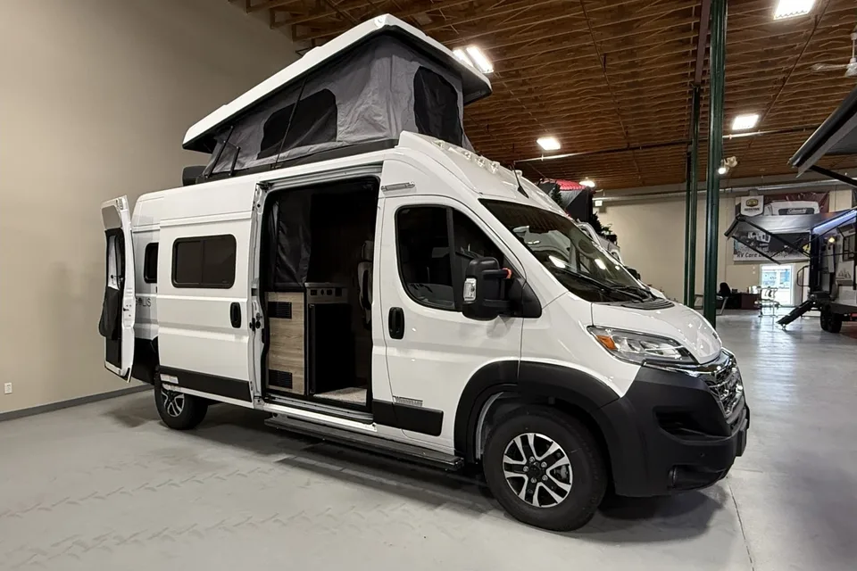 Yang's Winnebago Solis 59P Class B