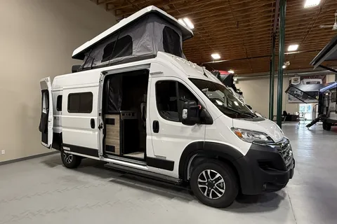 Yang's Winnebago Solis 59P Class B