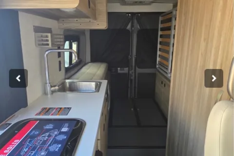 Yang's Winnebago Solis 59P Class B