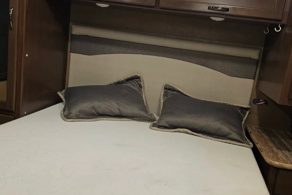 Spacious 32’ Class A – Sleeps 6, Fully Stocked