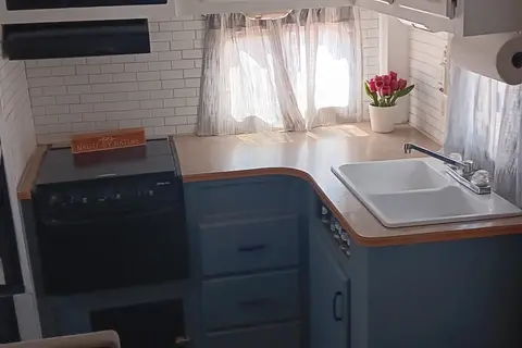 Sha-she-sha the Cozy Camper