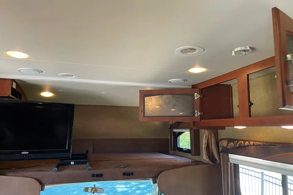 Jackpot Joe's RV #6 (Choctaw Express) UNLIMITED MILES! 31ft