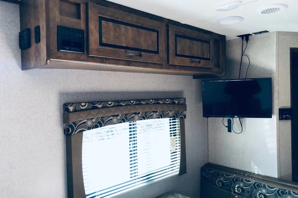 Telfers Crossroads Zinger 52BH Travel Trailer
