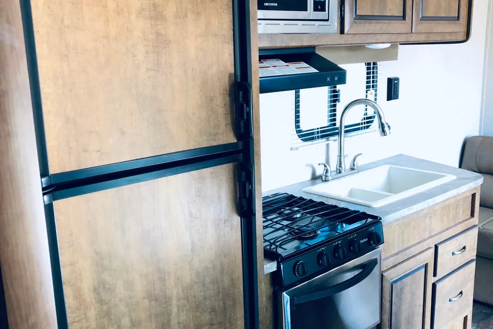 Telfers Crossroads Zinger 52BH Travel Trailer