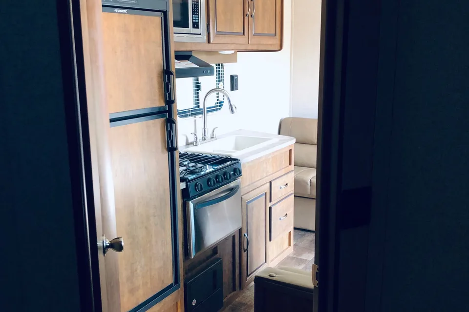Telfers Crossroads Zinger 52BH Travel Trailer