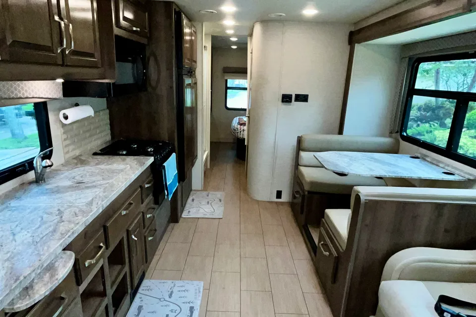 The Hawk - Spotless Family-Ready RV Sleeps 8 owner maintained