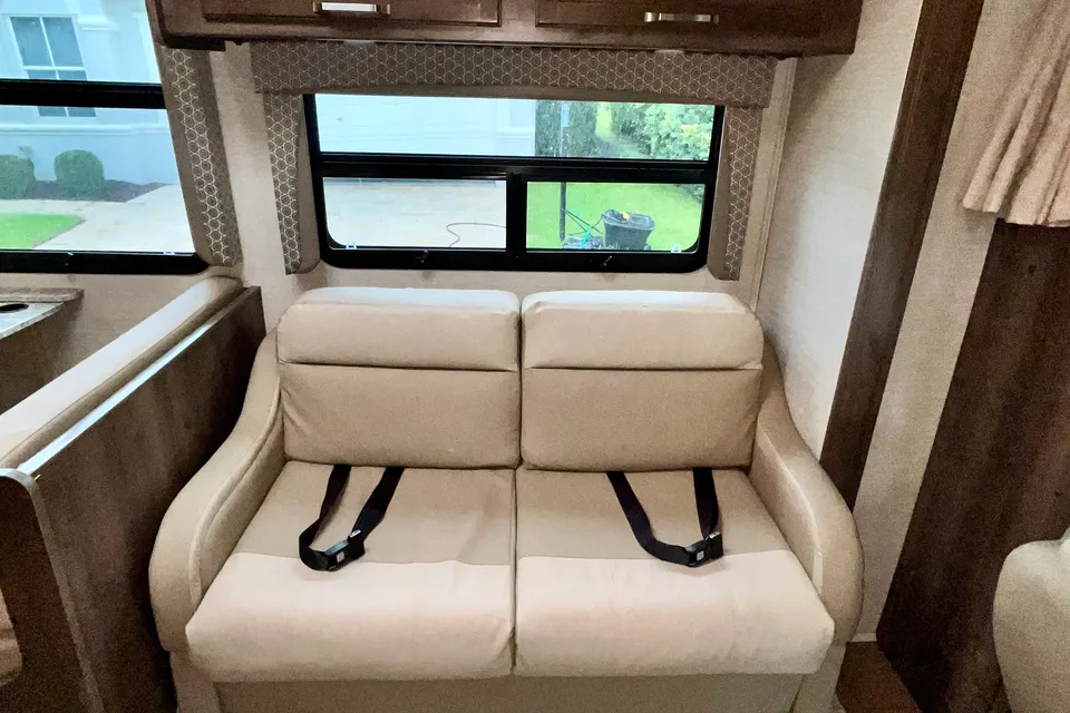The Hawk - Spotless Family-Ready RV Sleeps 8 owner maintained