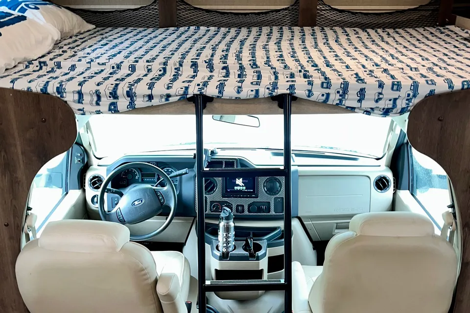 The Hawk - Spotless Family-Ready RV Sleeps 8 owner maintained