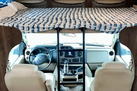 The Hawk - Spotless Family-Ready RV Sleeps 8 owner maintained