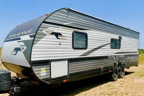 TRAIL RUNNER Bunkhouse w/ Queen Bed, Fold-Out Sofa & Dinette