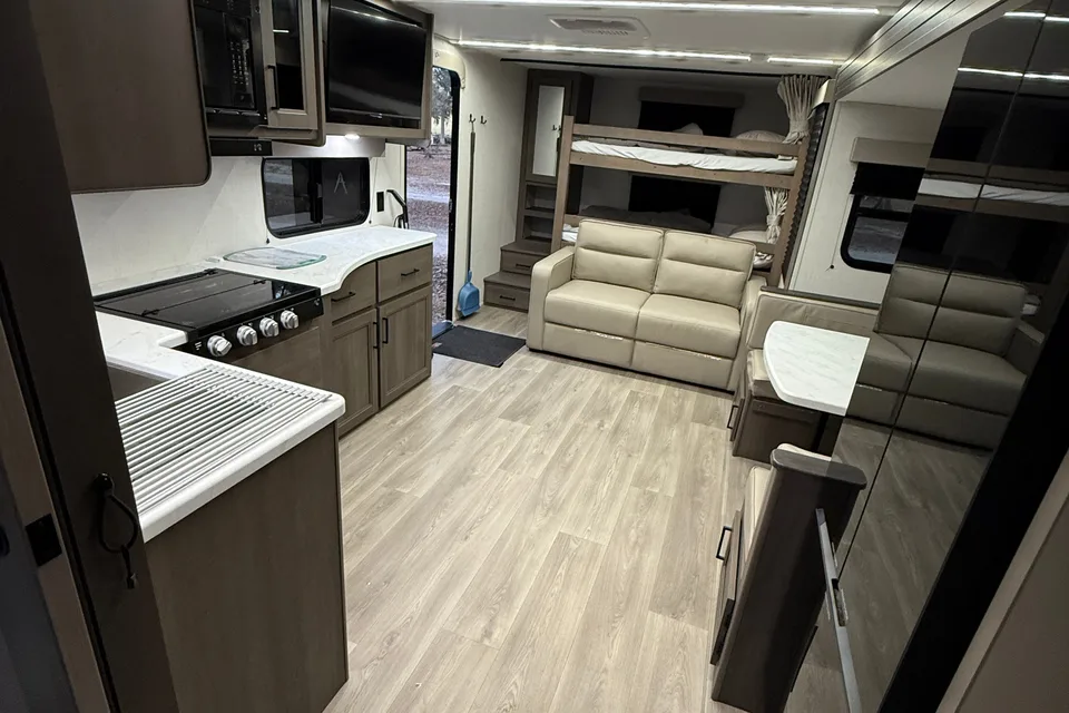 Clean & Comfortable 265BTH Camper