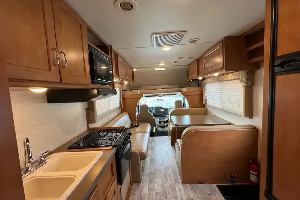 Easy Rider Winnebago Minnie Winnie 25B Class C