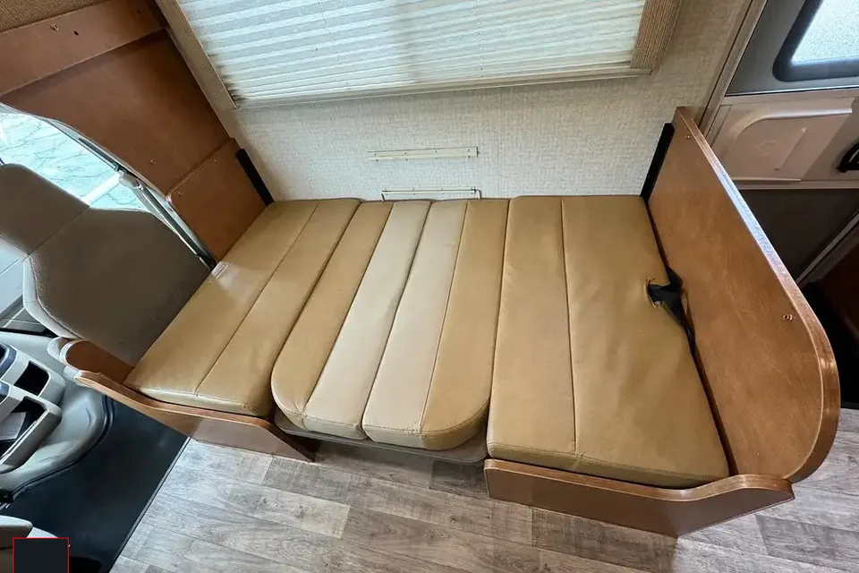 Easy Rider Winnebago Minnie Winnie 25B Class C