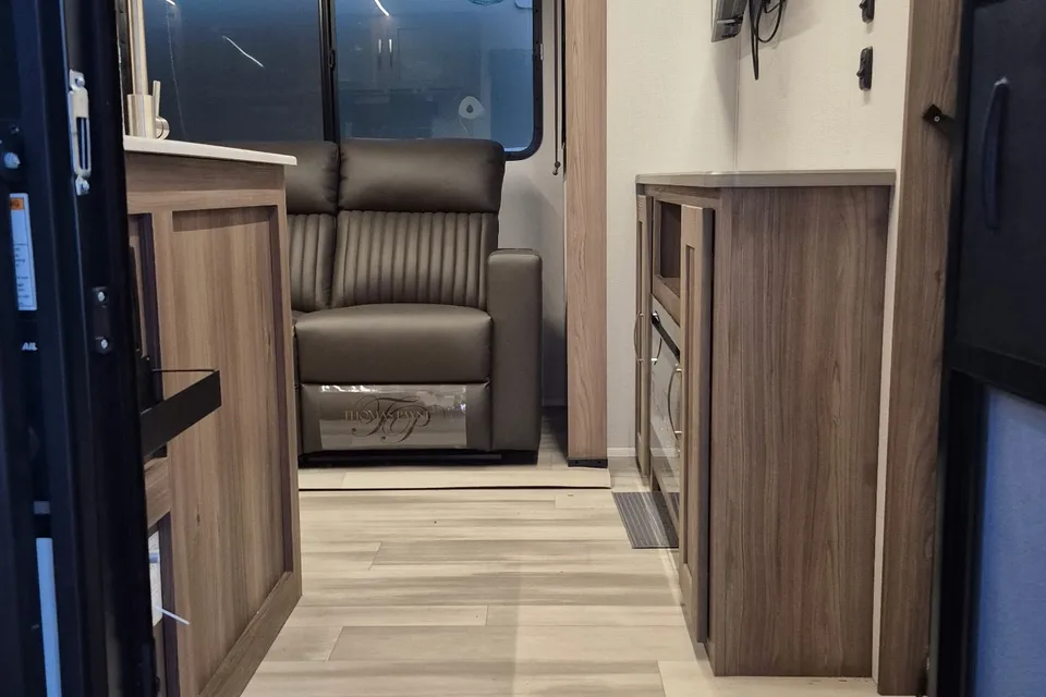 Luxury Family Rv Wayfinder Go Explore X252 Travel Trailer
