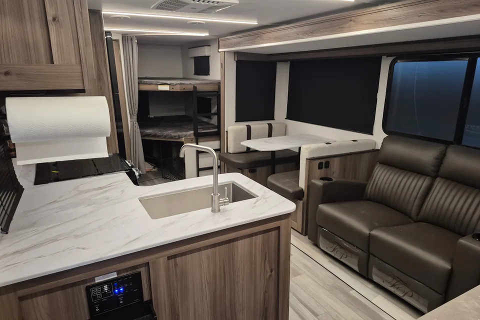 Luxury Family Rv Wayfinder Go Explore X252 Travel Trailer