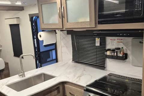 Luxury Family Rv Wayfinder Go Explore X252 Travel Trailer