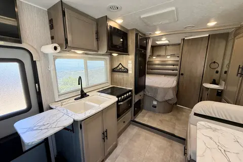 Mercedes Coachmen Prism Select 24CB