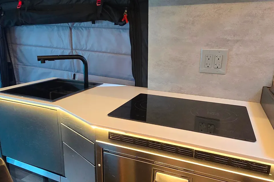 Nomad Retreat | 4-Season Premium Ford Transit AWD
