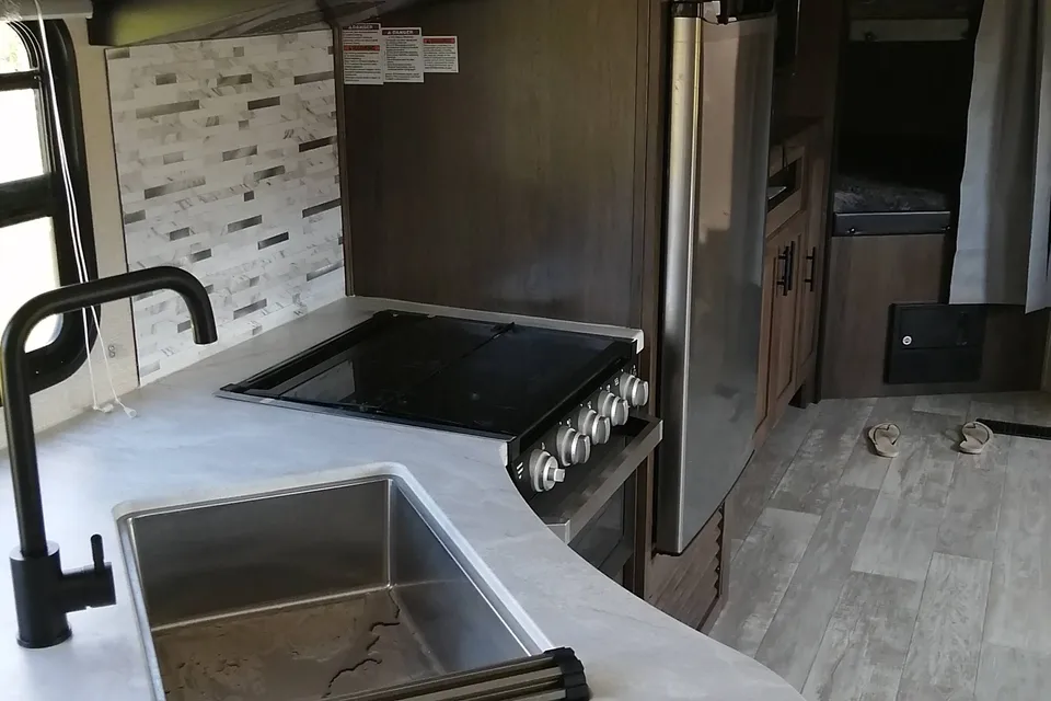 Emily's Prime Time Avenger Travel Trailer