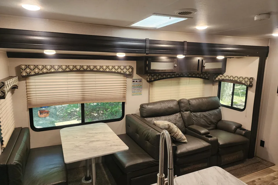 Ray Rays Travel Trailer with outdoor kitchen and bunk room